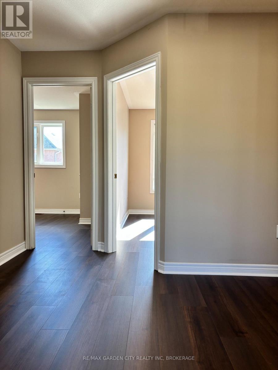 100 Young Crescent Property Photo 17