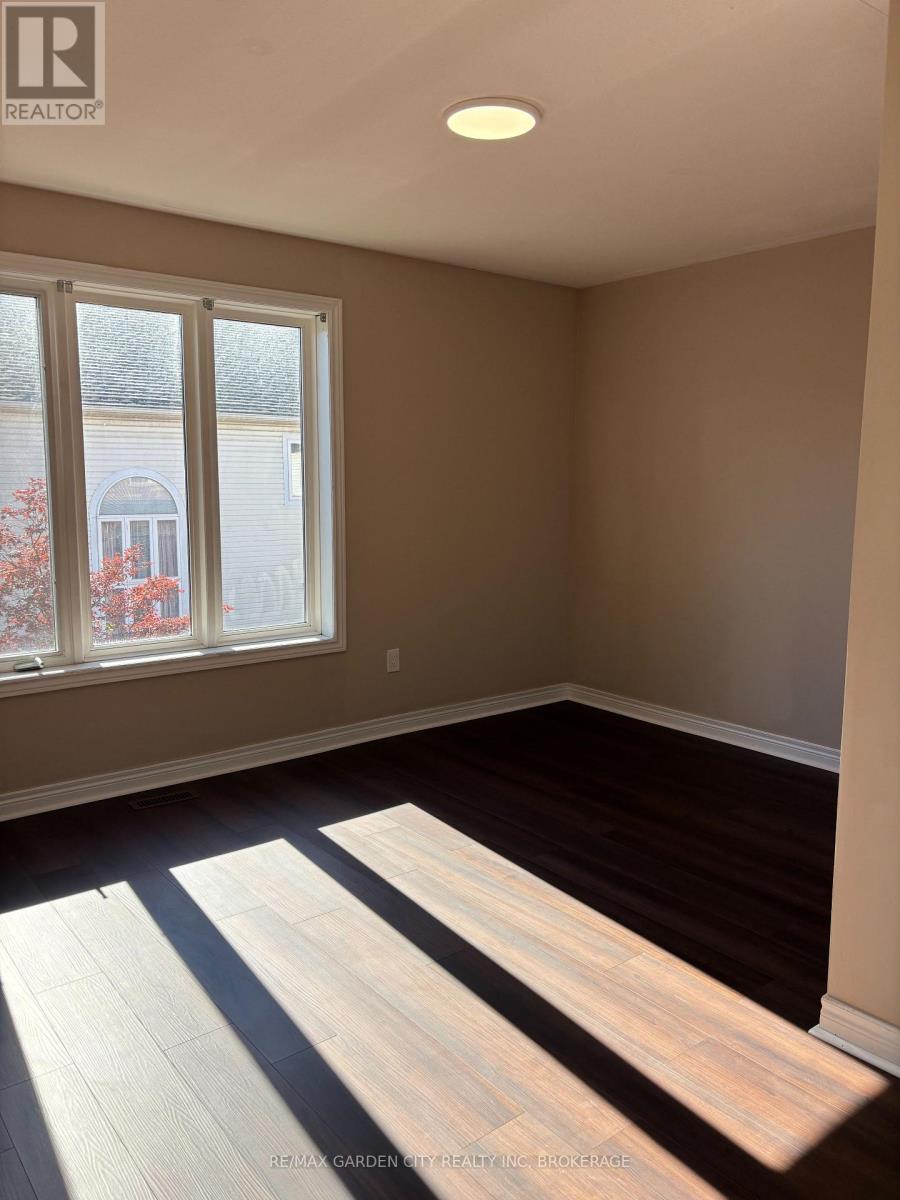 100 Young Crescent Property Photo 21