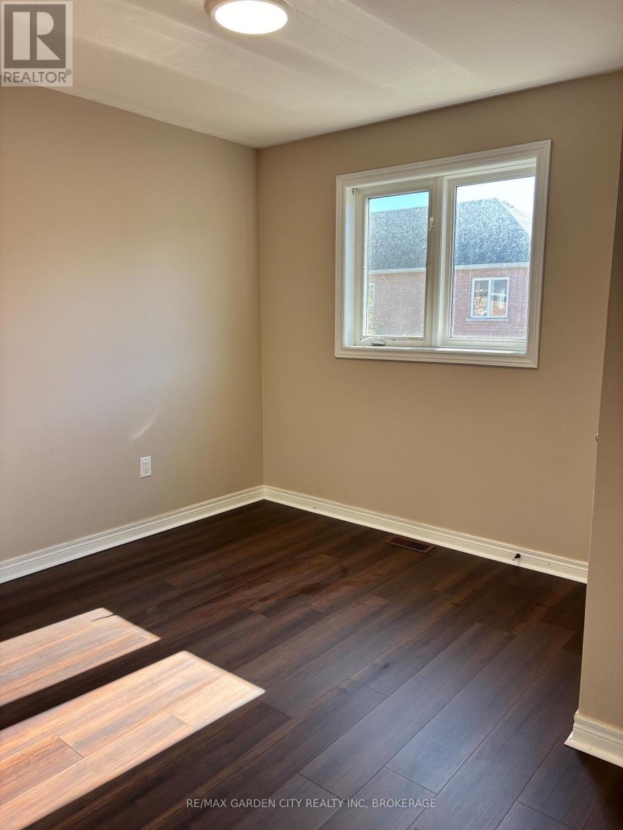 100 Young Crescent Property Photo 23