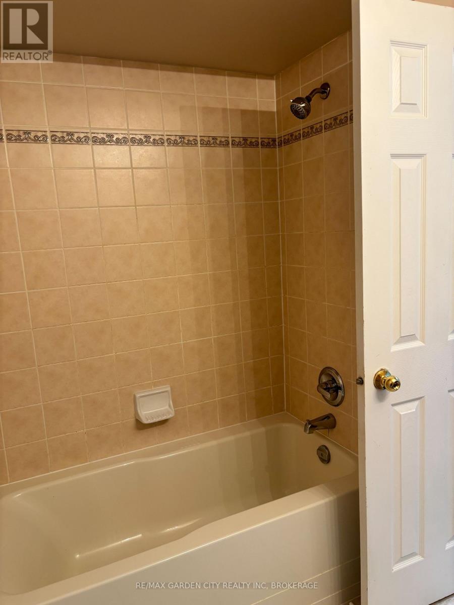 100 Young Crescent Property Photo 26