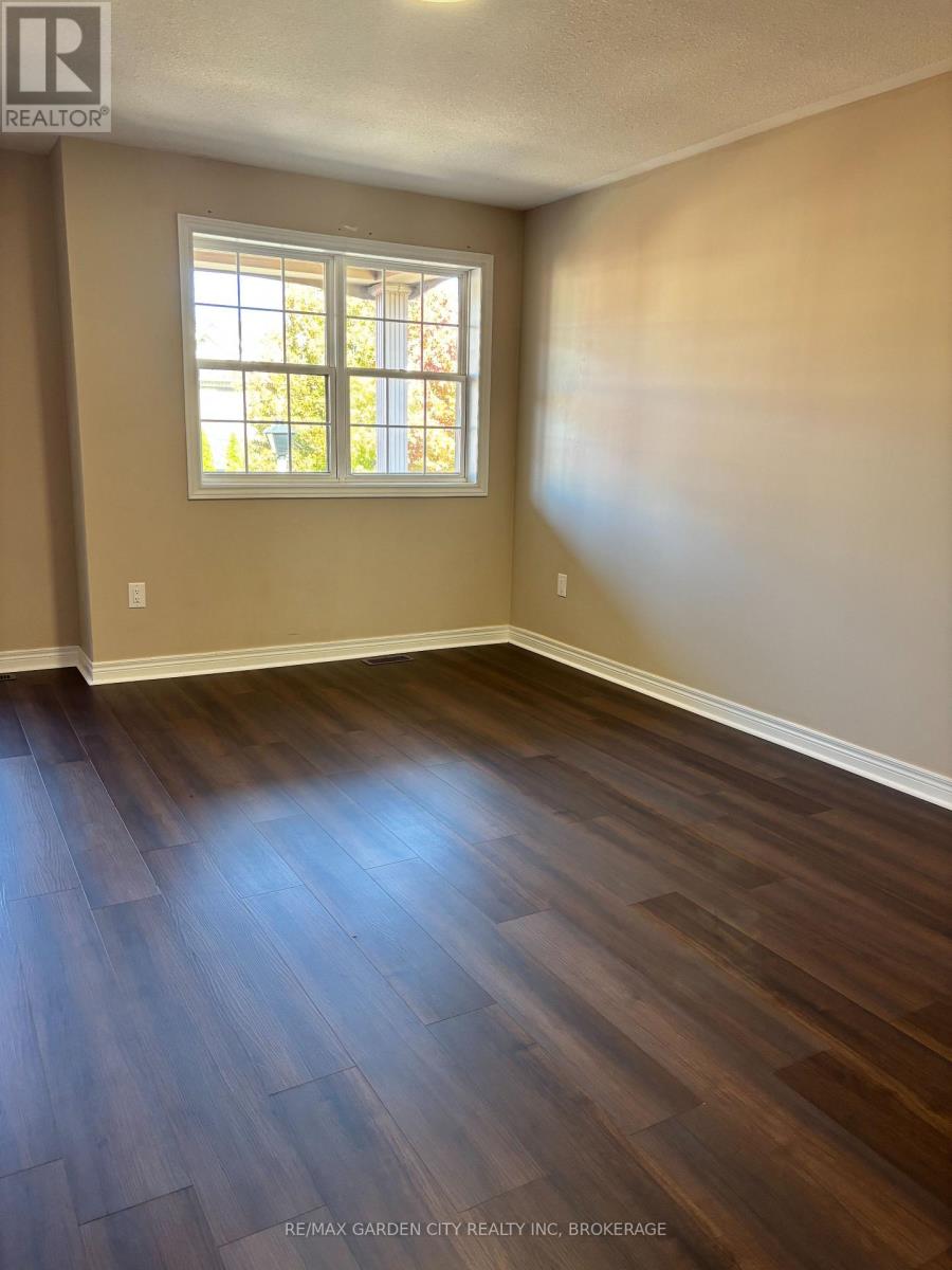100 Young Crescent Property Photo 27