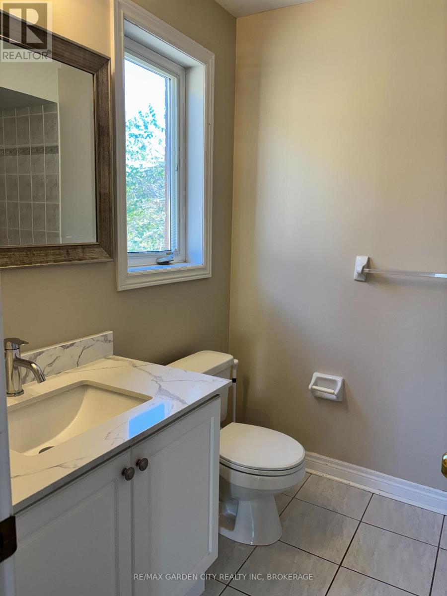 100 Young Crescent Property Photo 30