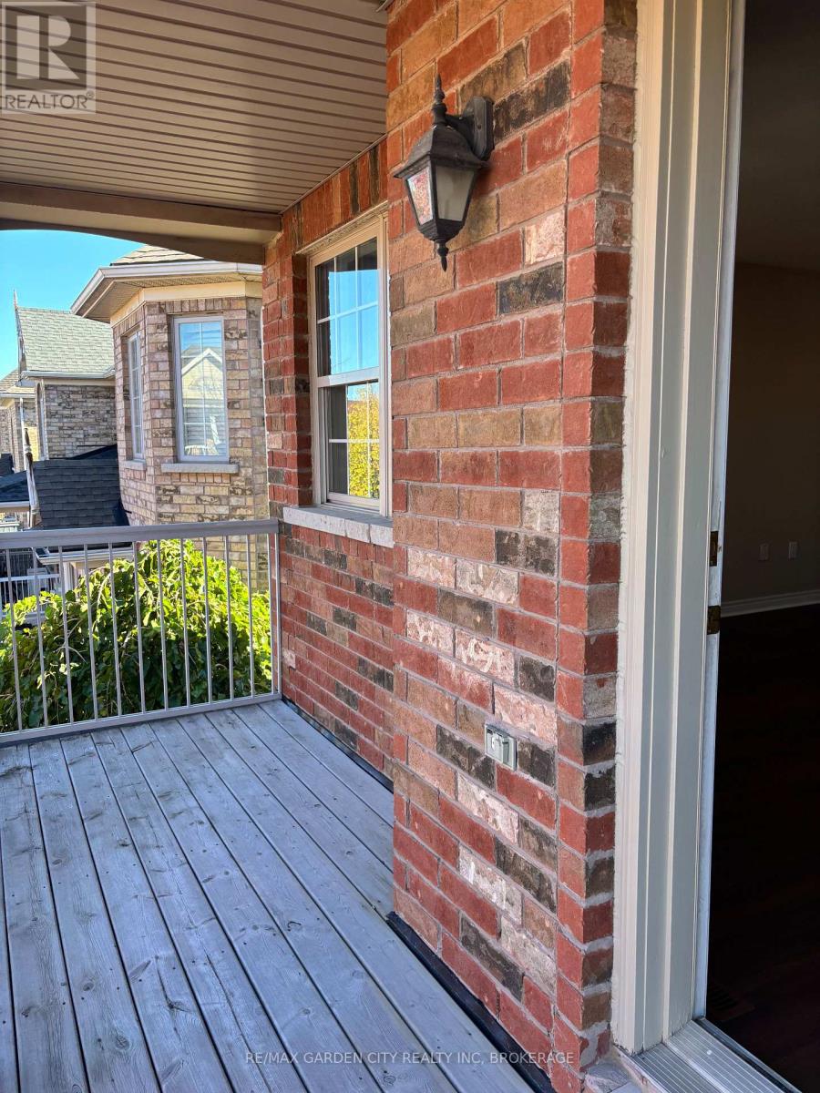 100 Young Crescent Property Photo 32