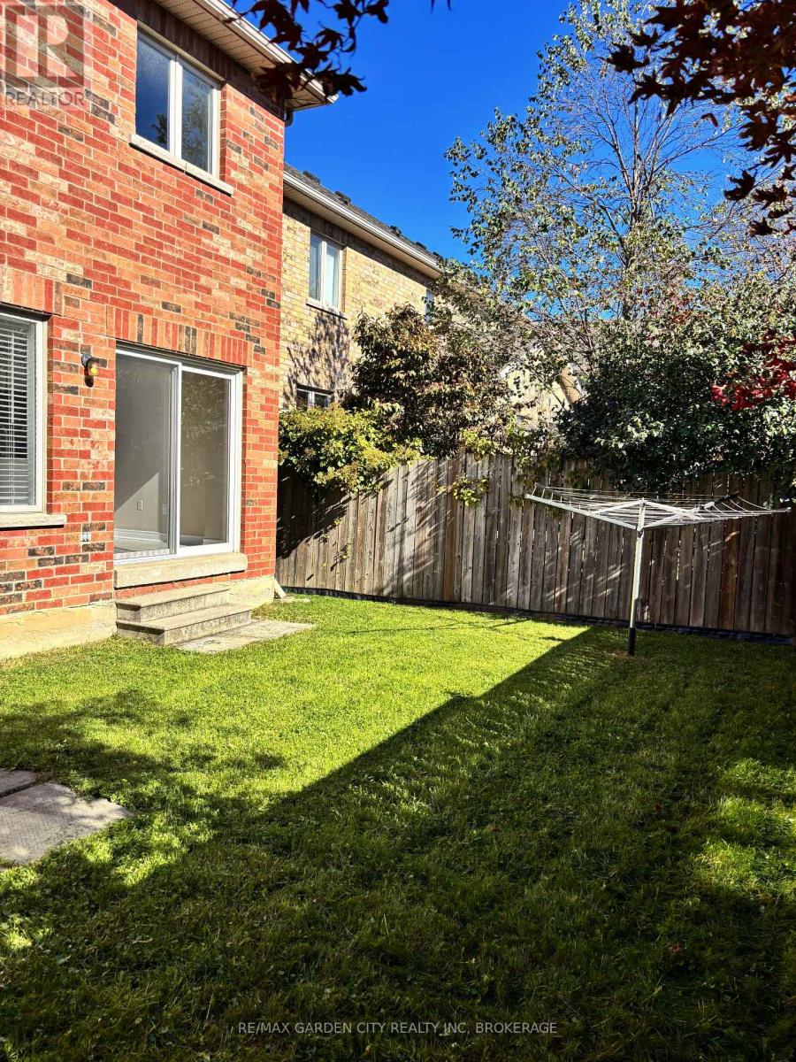 100 Young Crescent Property Photo 34