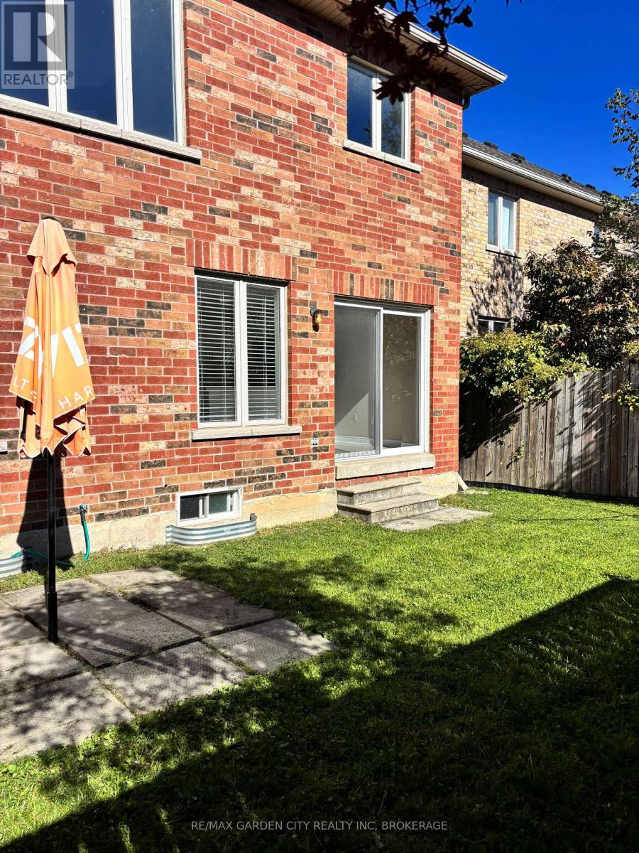 100 Young Crescent Property Photo 35