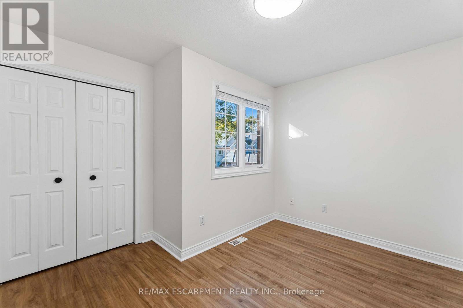 10 - 320 Hamilton Drive Property Photo 18