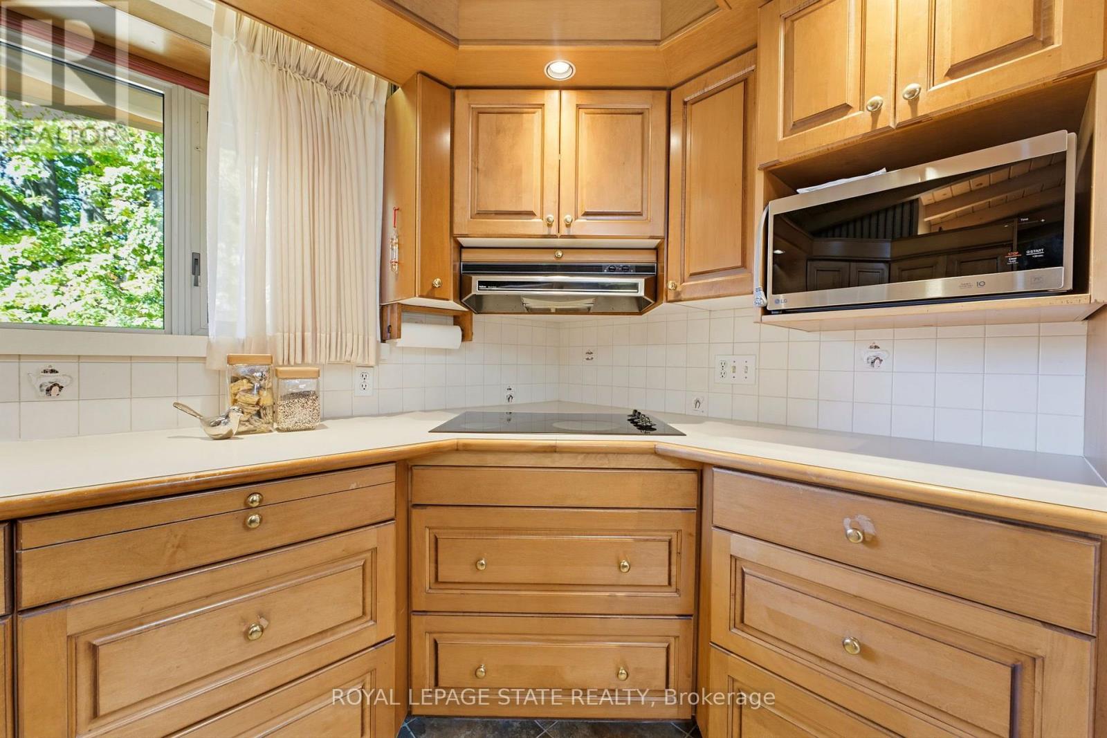 73 Grant Boulevard Property Photo 8