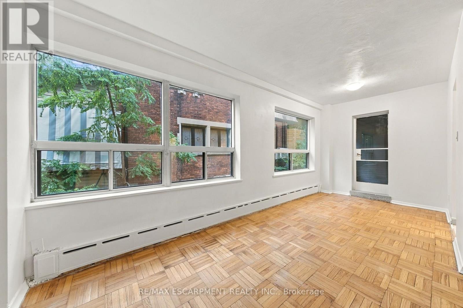 309 - 325a James Street S Property Photo 6