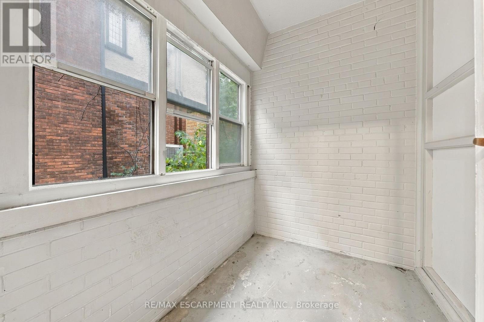 309 - 325a James Street S Property Photo 7