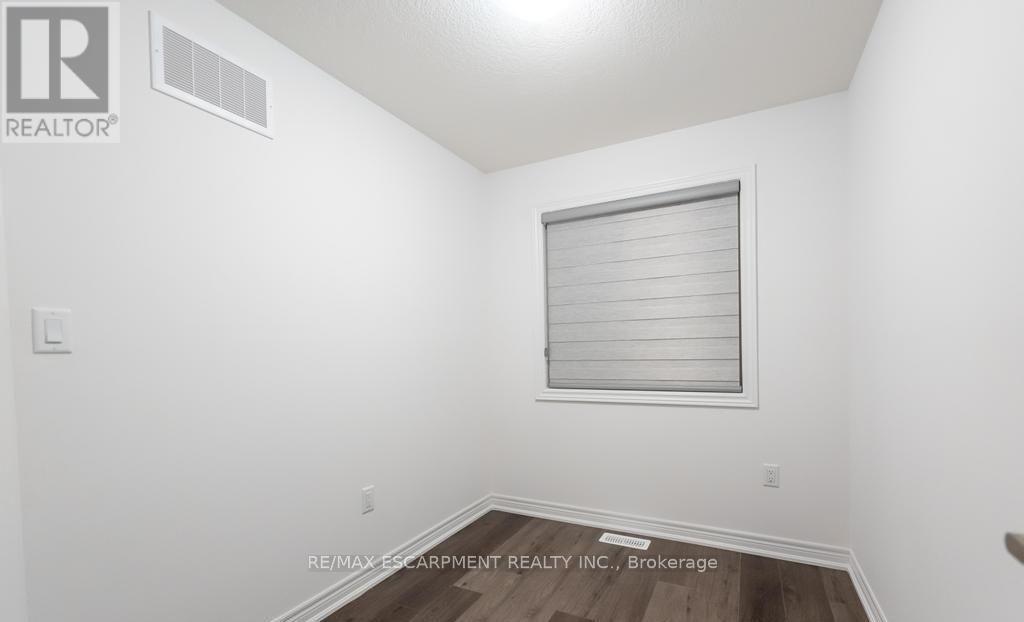 22 - 120 Court Drive Property Photo 19
