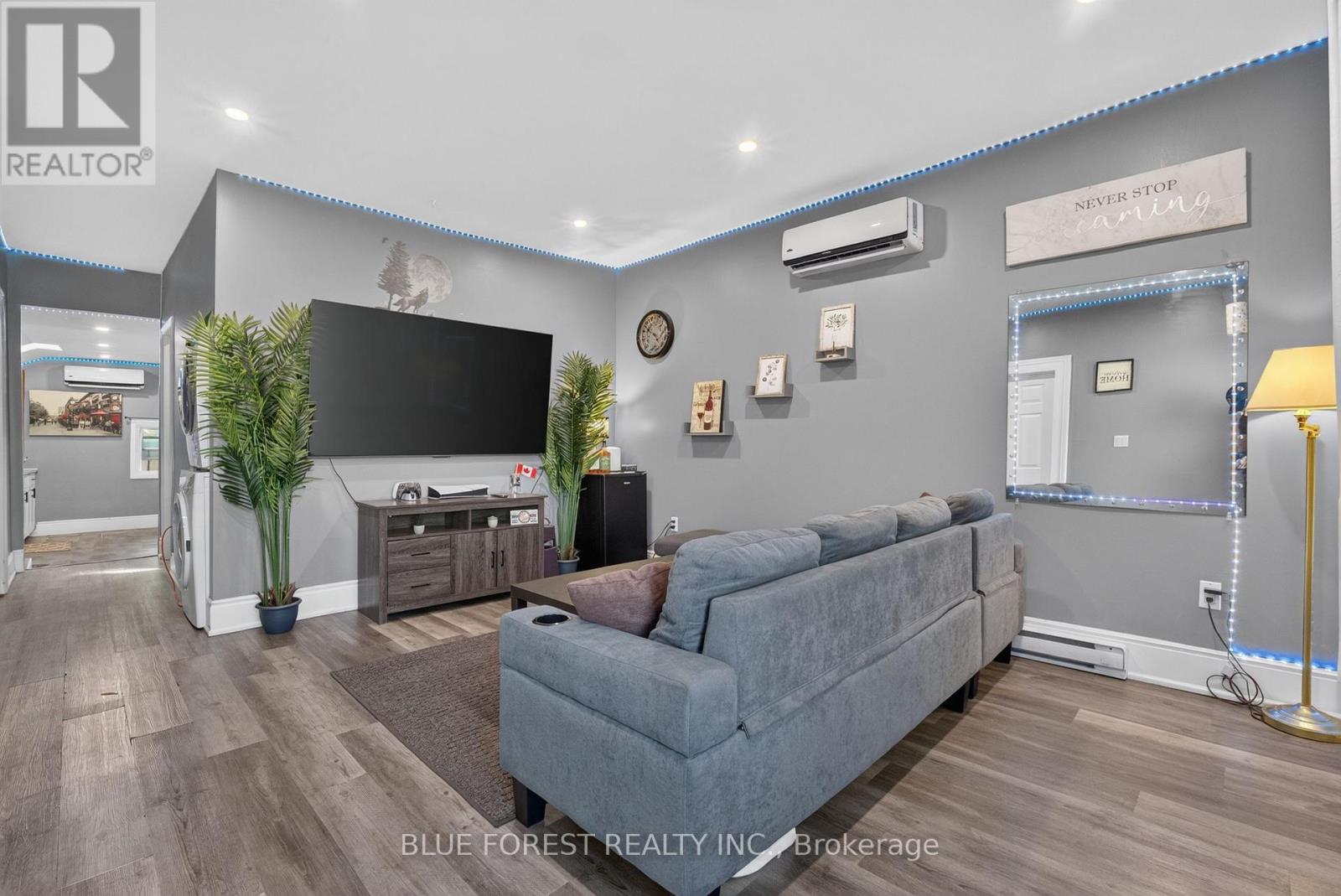 225 Simcoe Street Property Photo 4