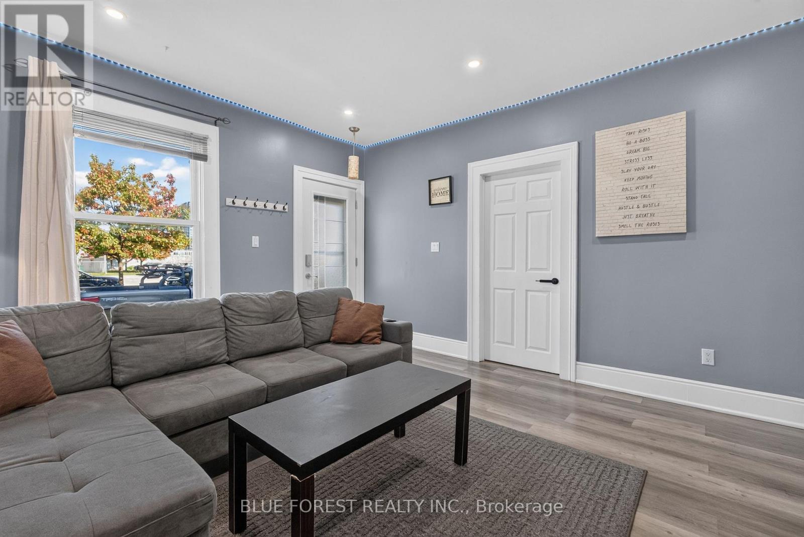 225 Simcoe Street Property Photo 5