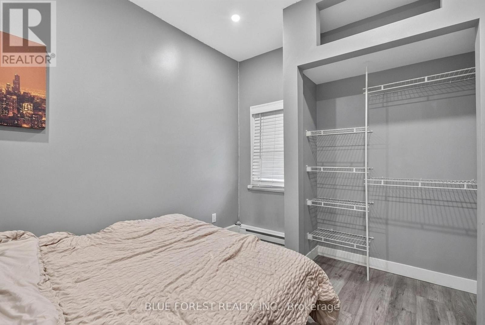 225 Simcoe Street Property Photo 9