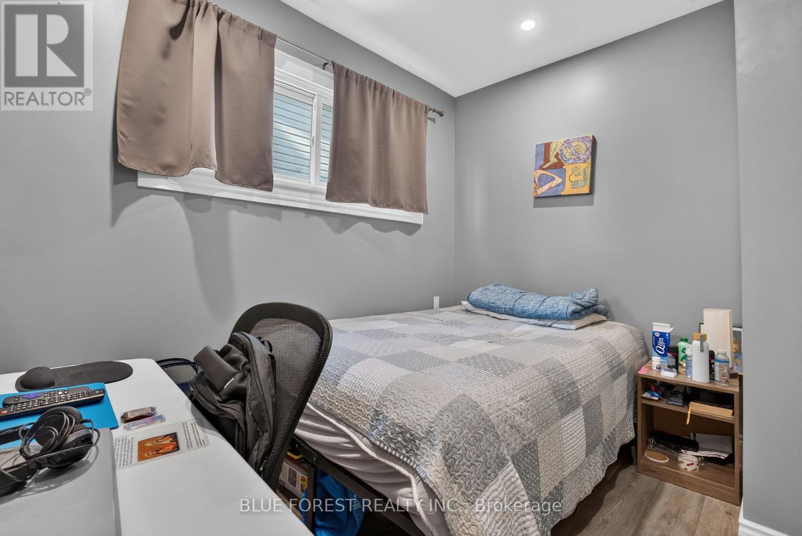 225 Simcoe Street Property Photo 11