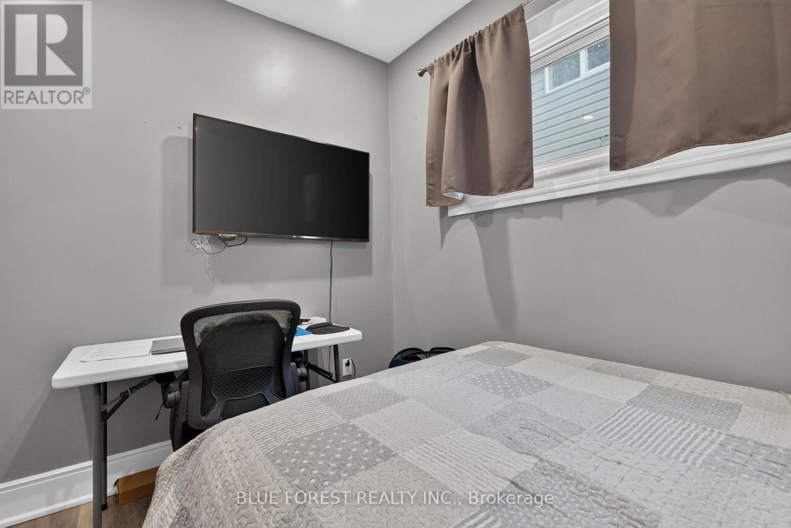 225 Simcoe Street Property Photo 12