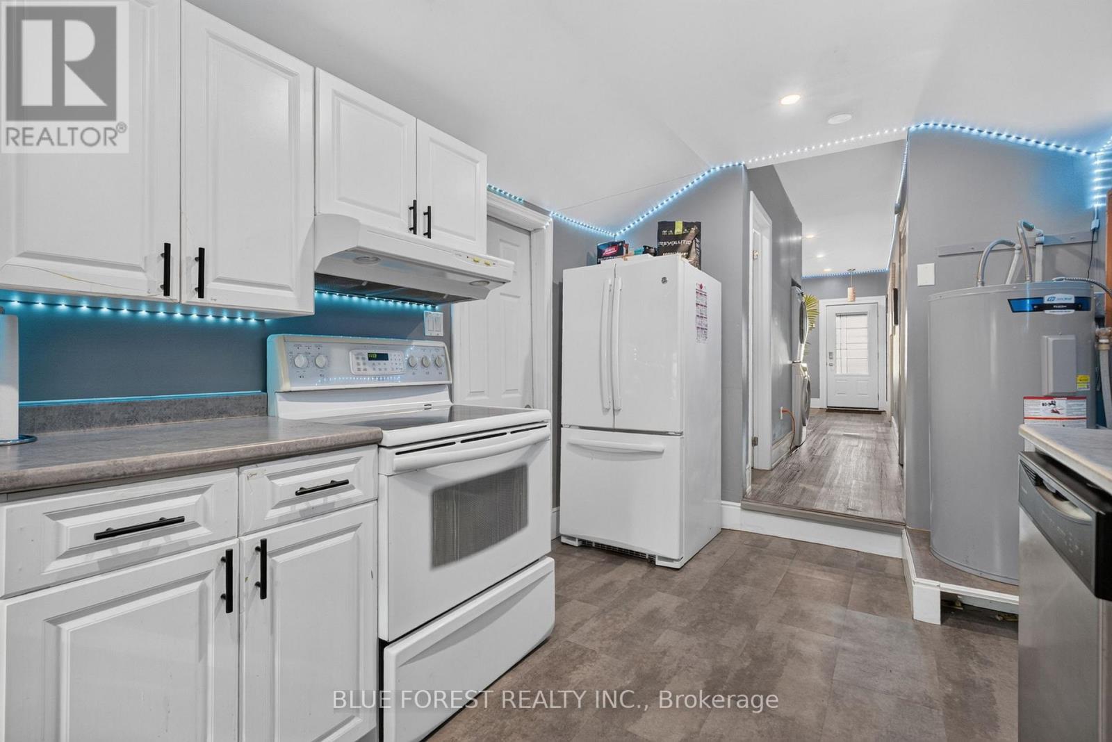 225 Simcoe Street Property Photo 15