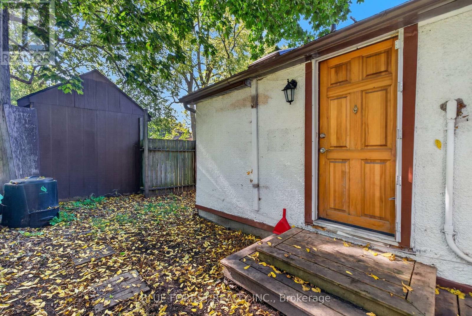 225 Simcoe Street Property Photo 18