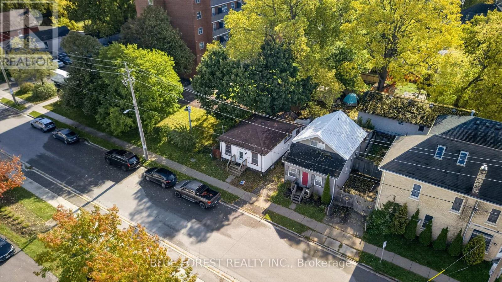 225 Simcoe Street Property Photo 23