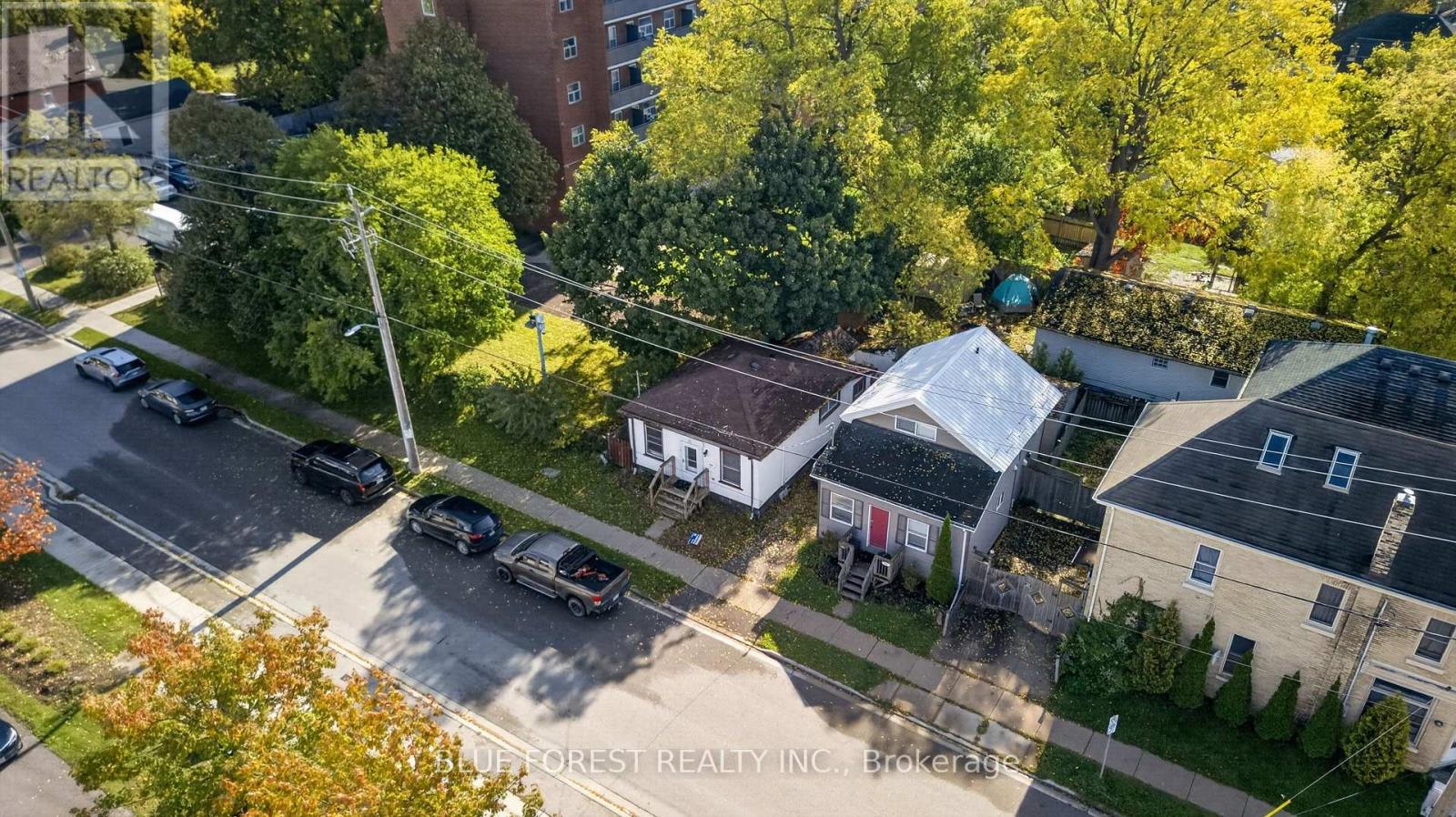 225 Simcoe Street Property Photo 24