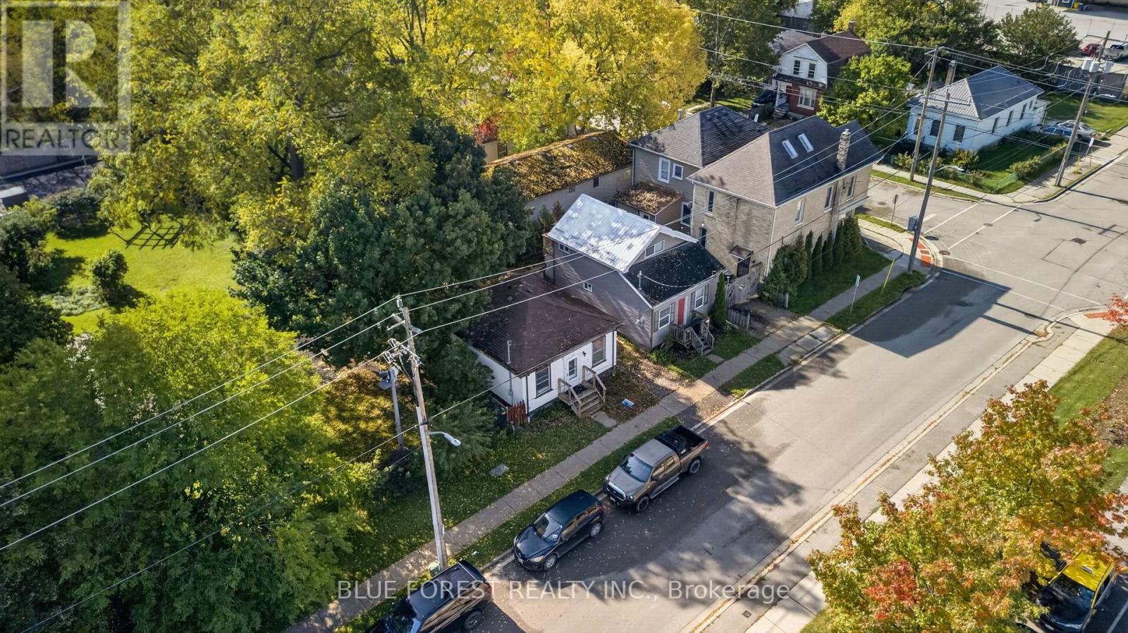 225 Simcoe Street Property Photo 25