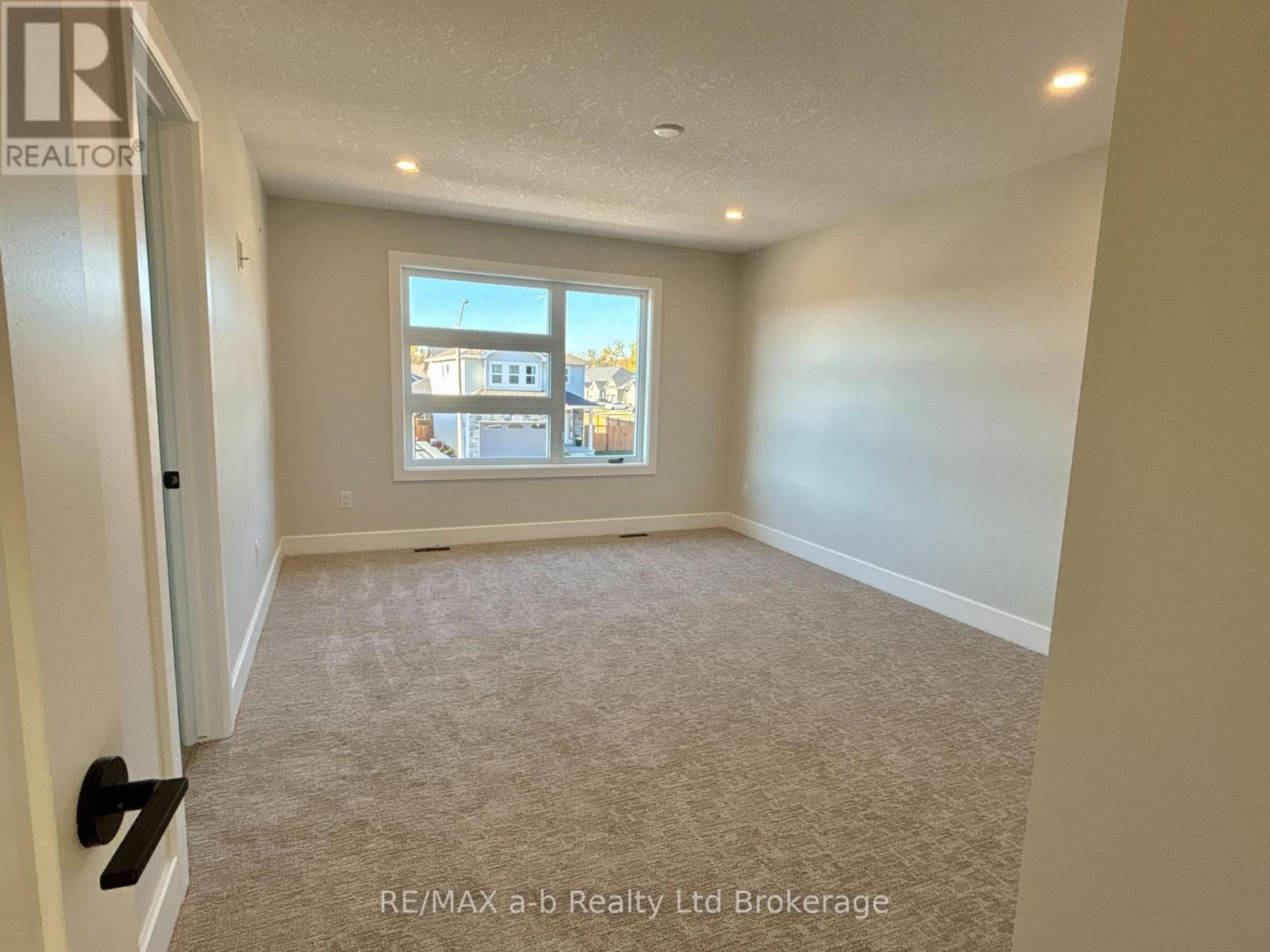 41 Cash Crescent Property Photo 17