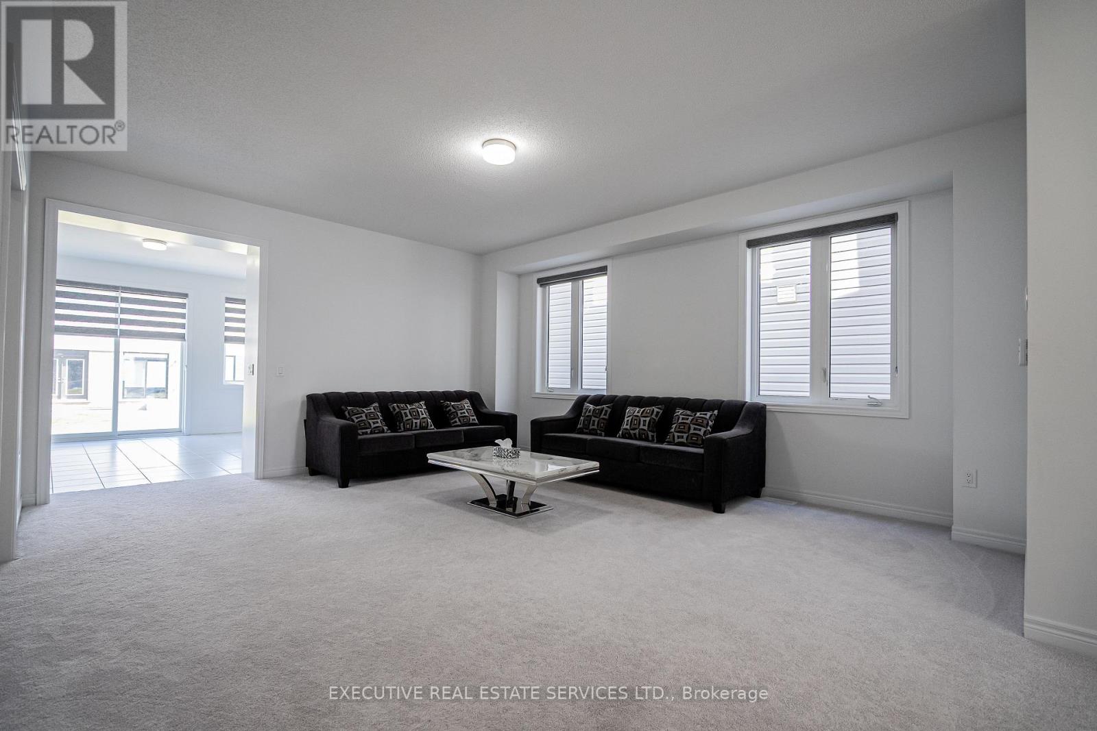283 Rea Drive N Property Photo 7
