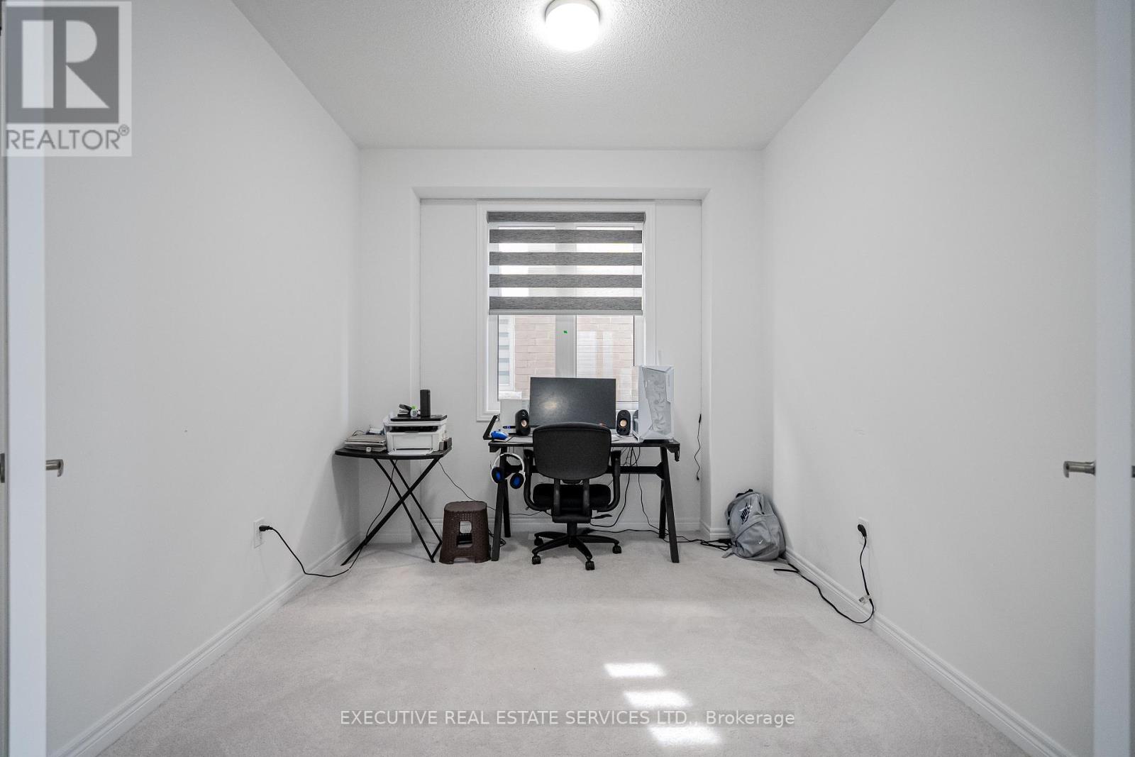 283 Rea Drive N Property Photo 10