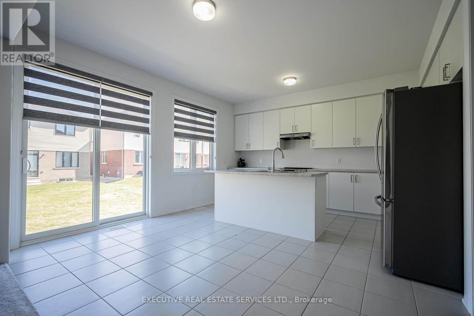 283 Rea Drive N Property Photo 12