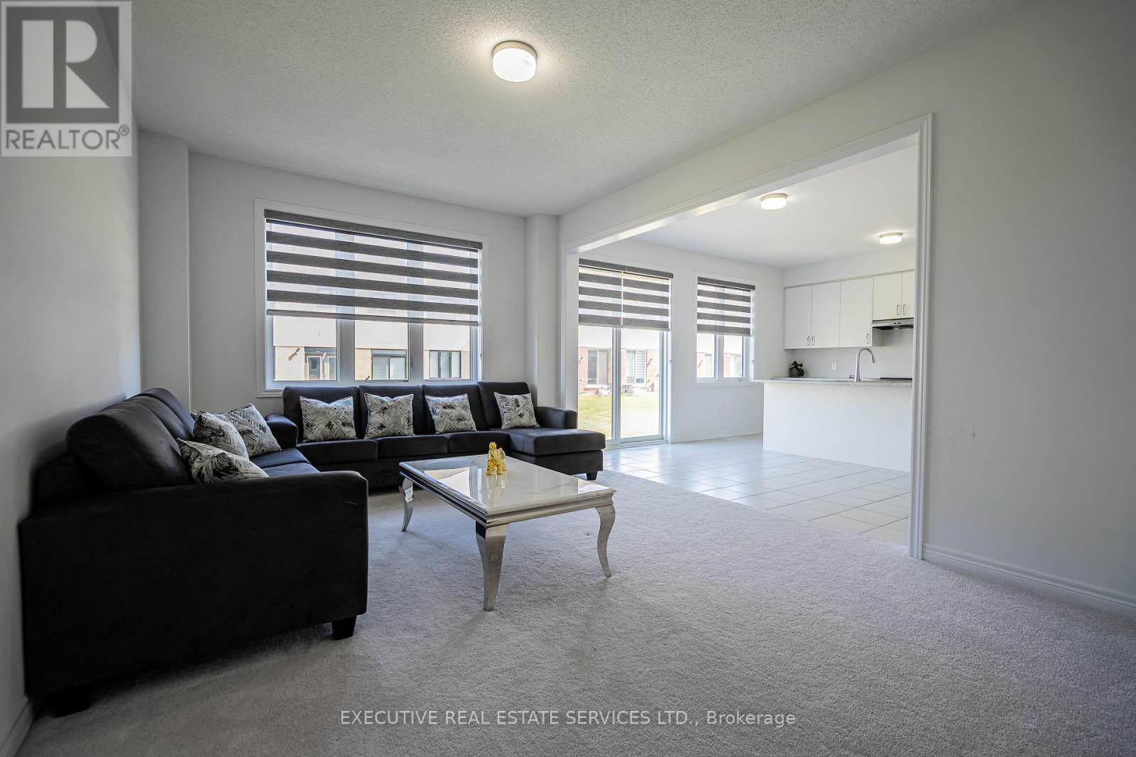 283 Rea Drive N Property Photo 15