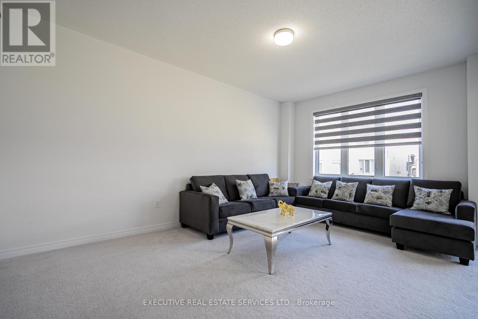 283 Rea Drive N Property Photo 16