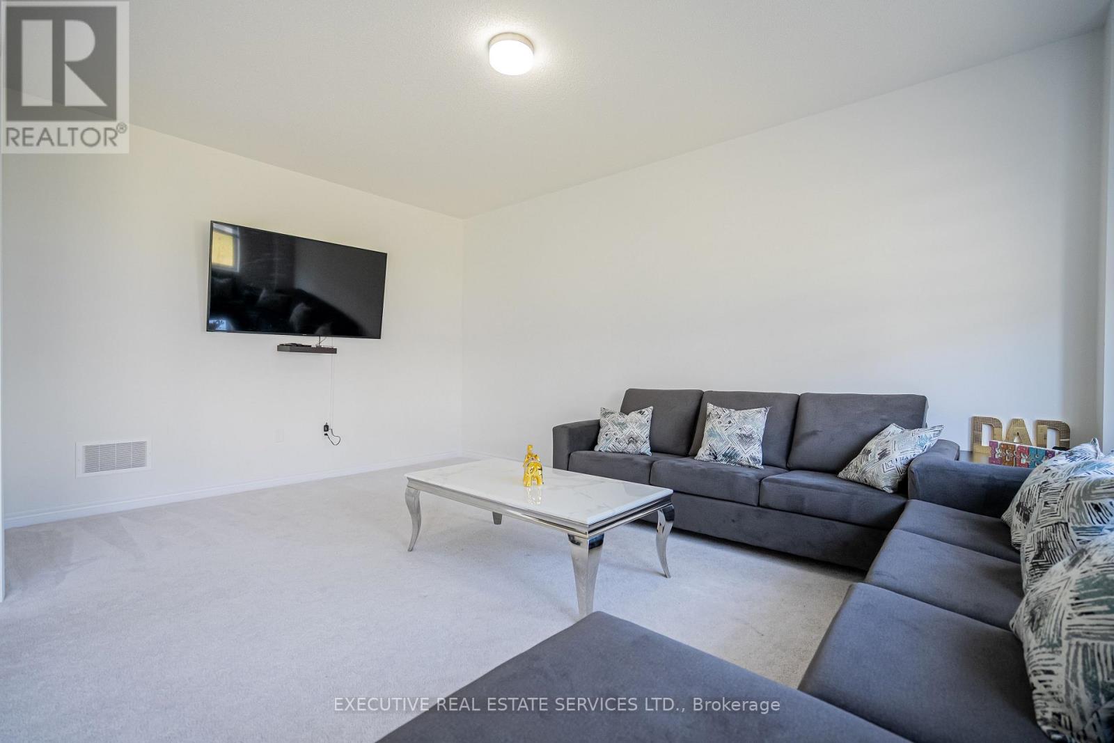 283 Rea Drive N Property Photo 17