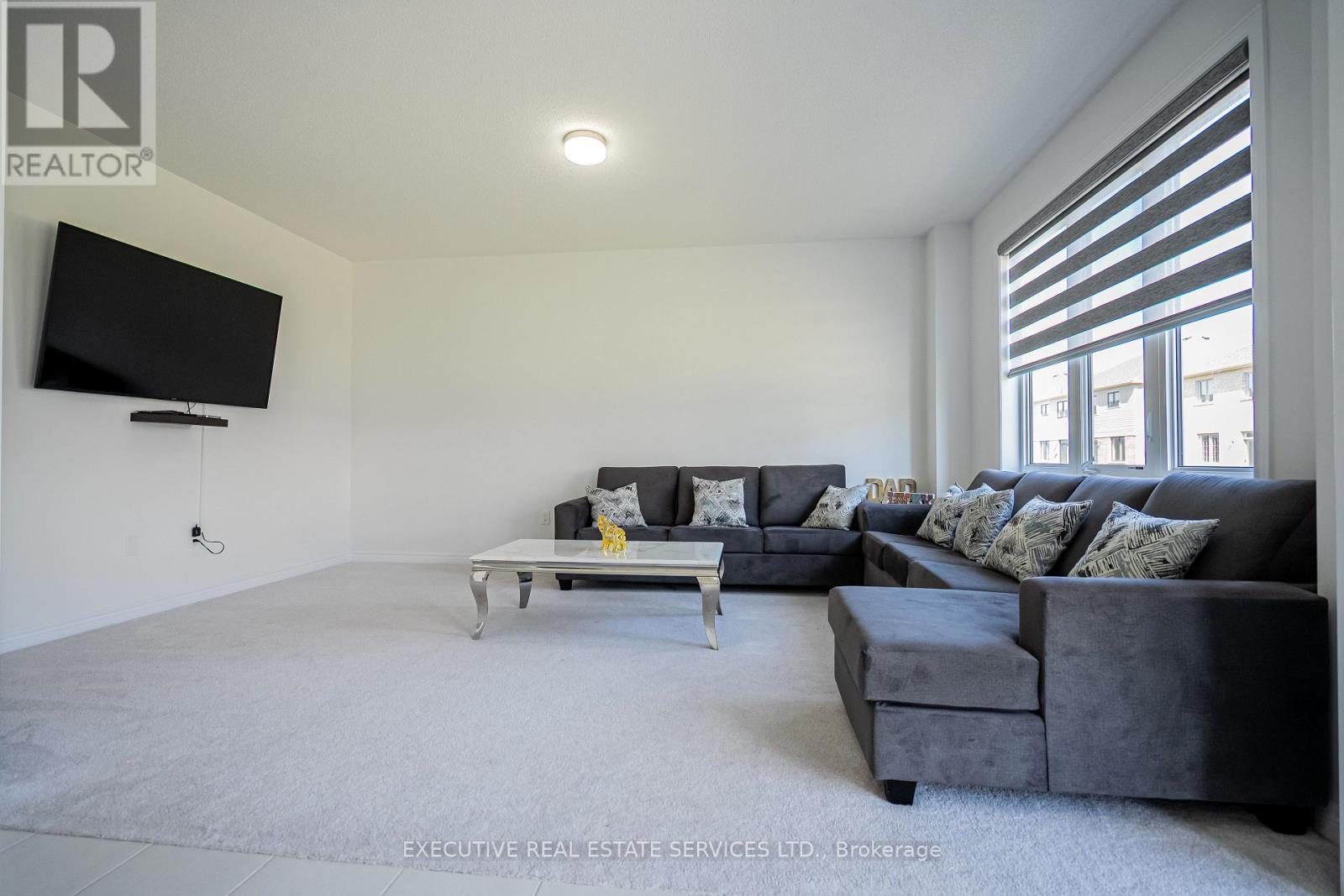 283 Rea Drive N Property Photo 18