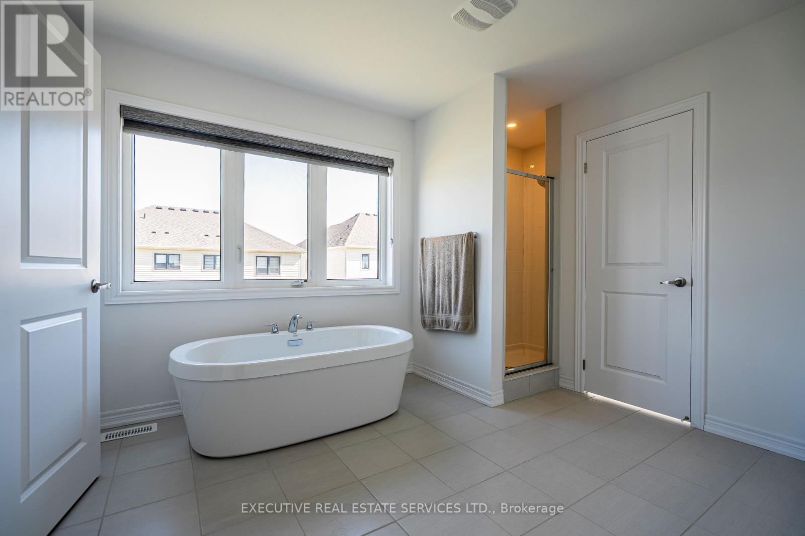283 Rea Drive N Property Photo 23