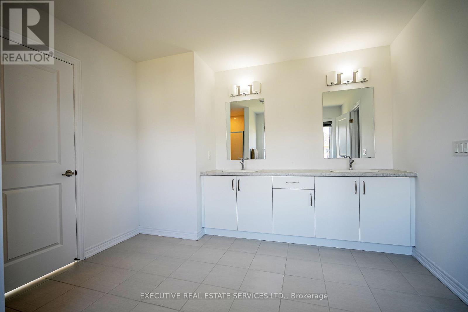 283 Rea Drive N Property Photo 24