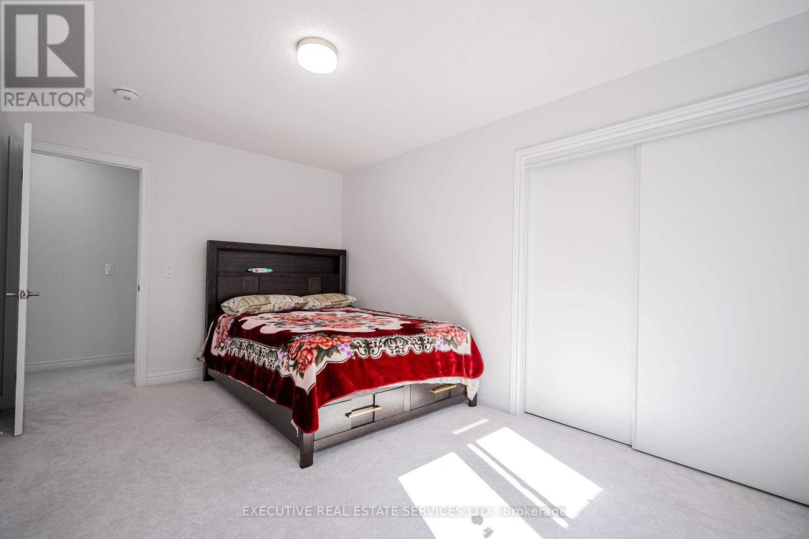 283 Rea Drive N Property Photo 27