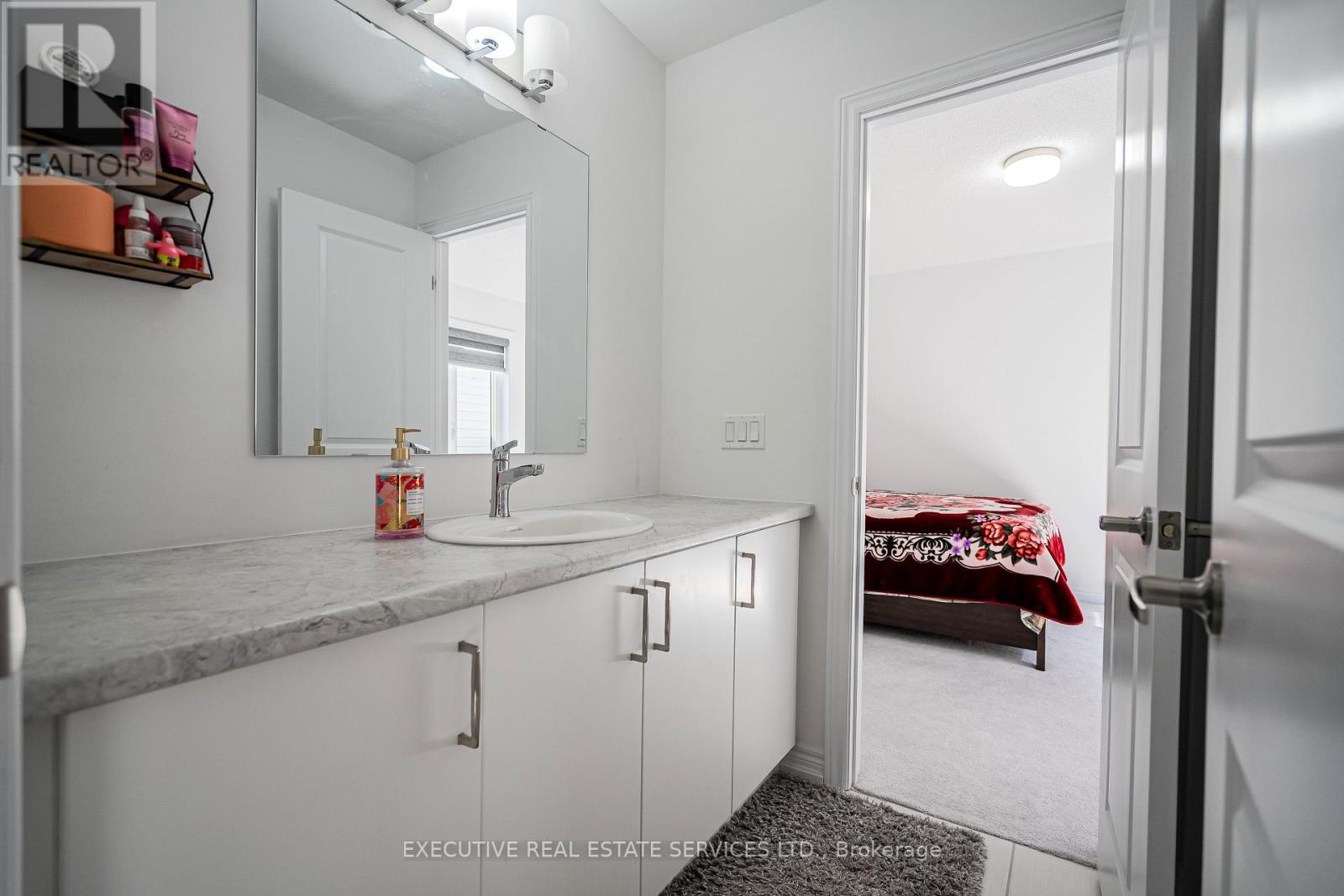 283 Rea Drive N Property Photo 32