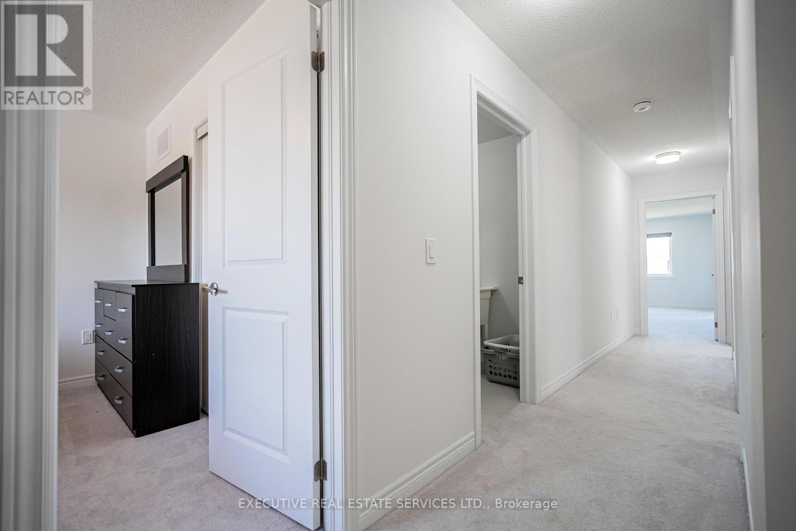 283 Rea Drive N Property Photo 35