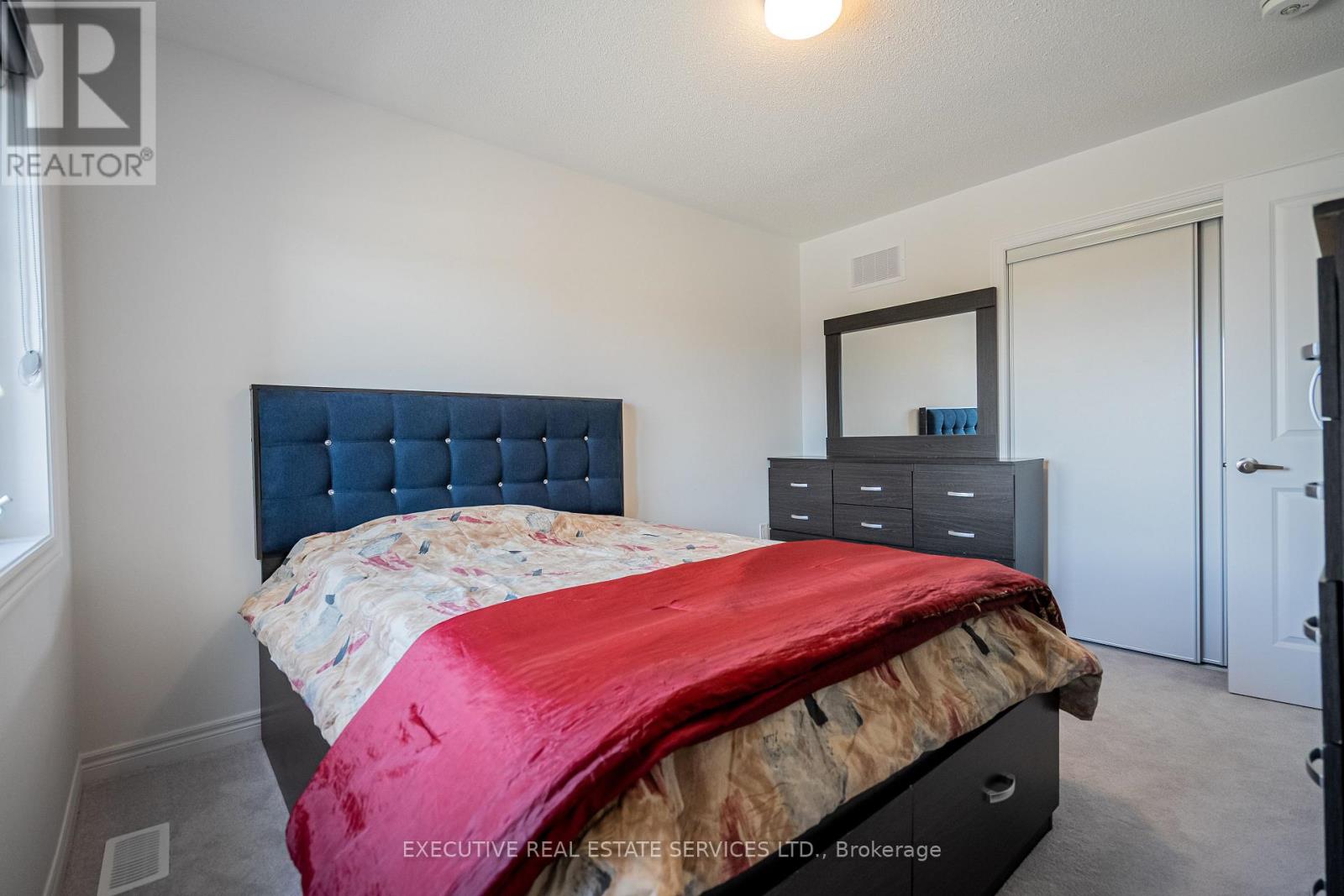 283 Rea Drive N Property Photo 37