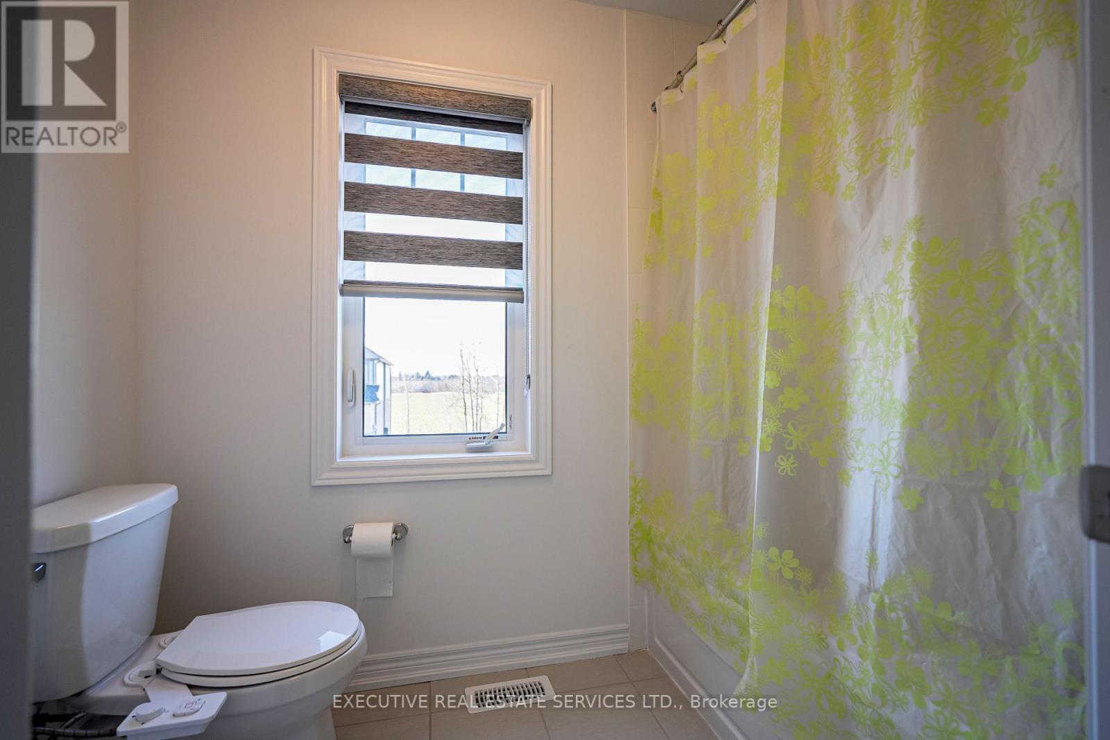 283 Rea Drive N Property Photo 38