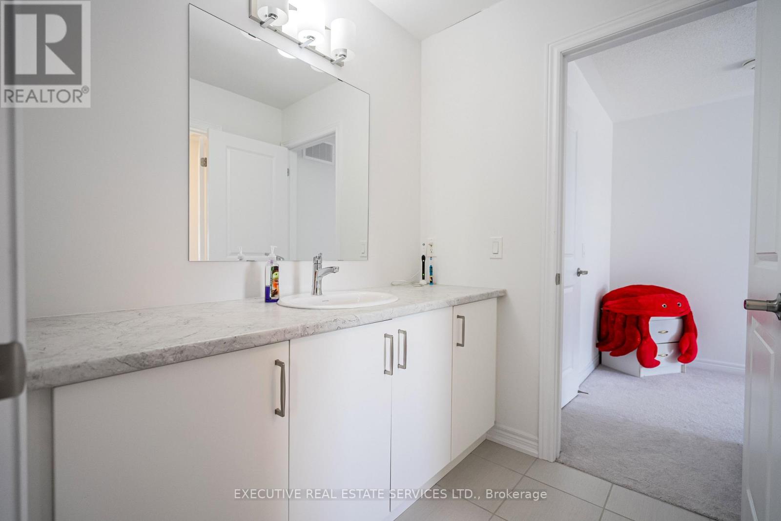 283 Rea Drive N Property Photo 39