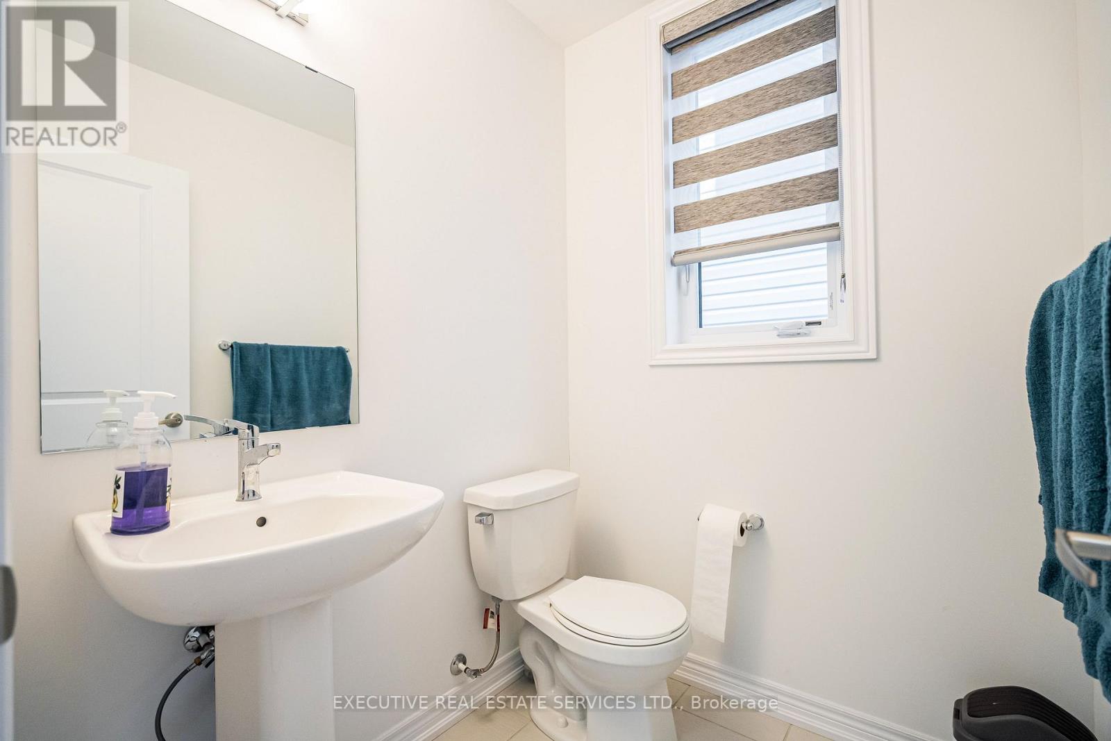 283 Rea Drive N Property Photo 40