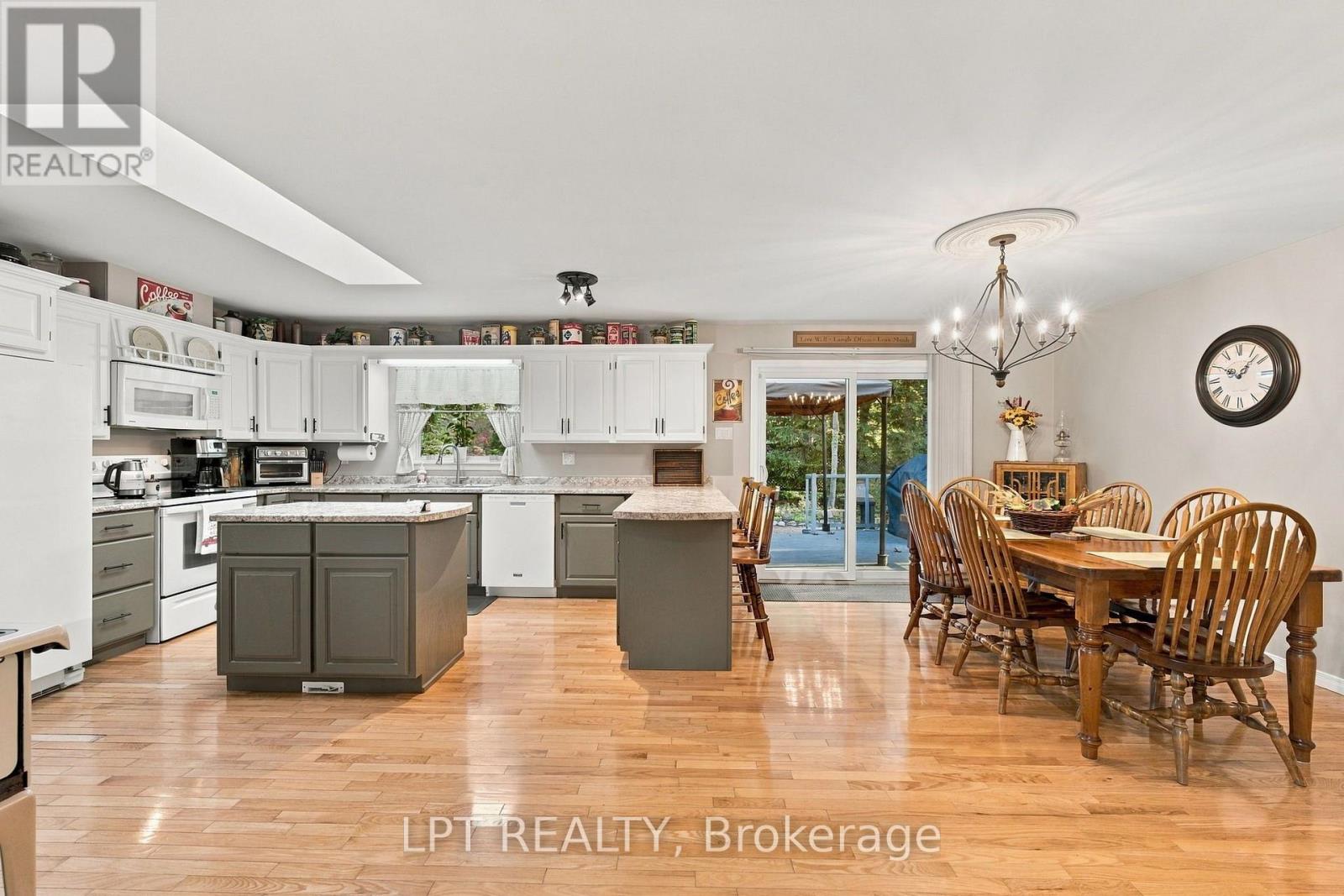 10012 Graham Street Property Photo 11