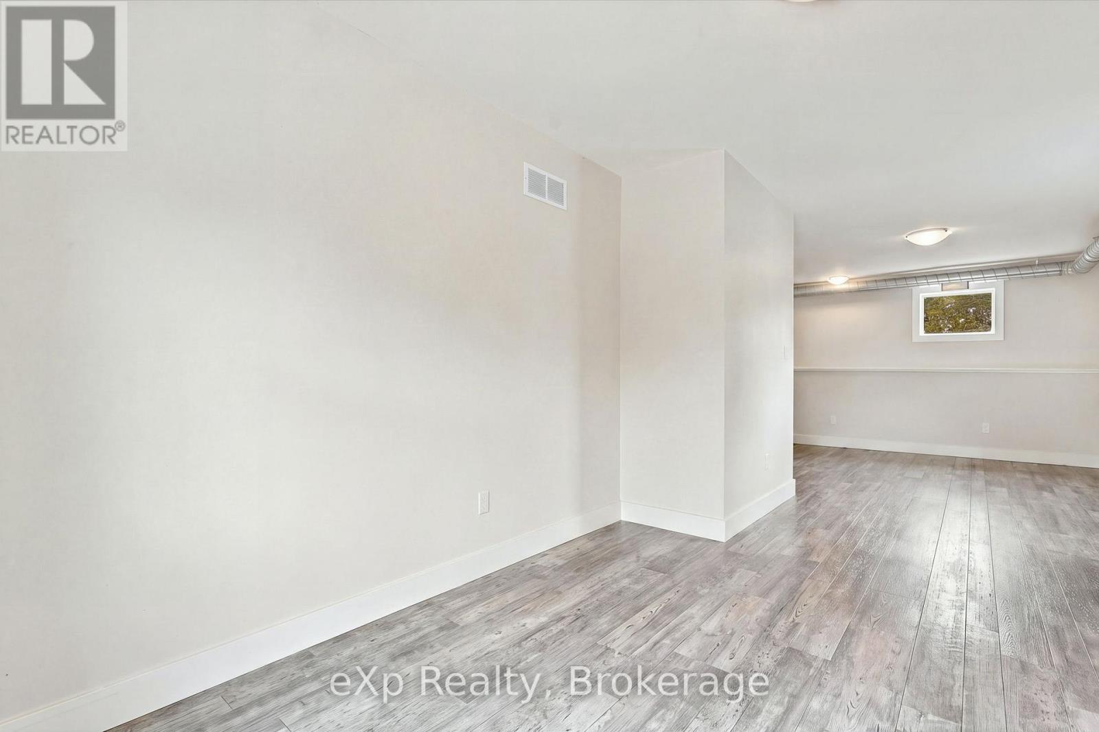 B - 34 Duke Street Property Photo 23