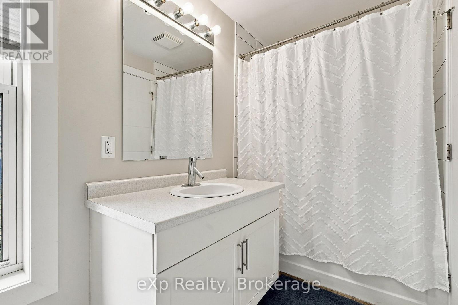 B - 34 Duke Street Property Photo 31