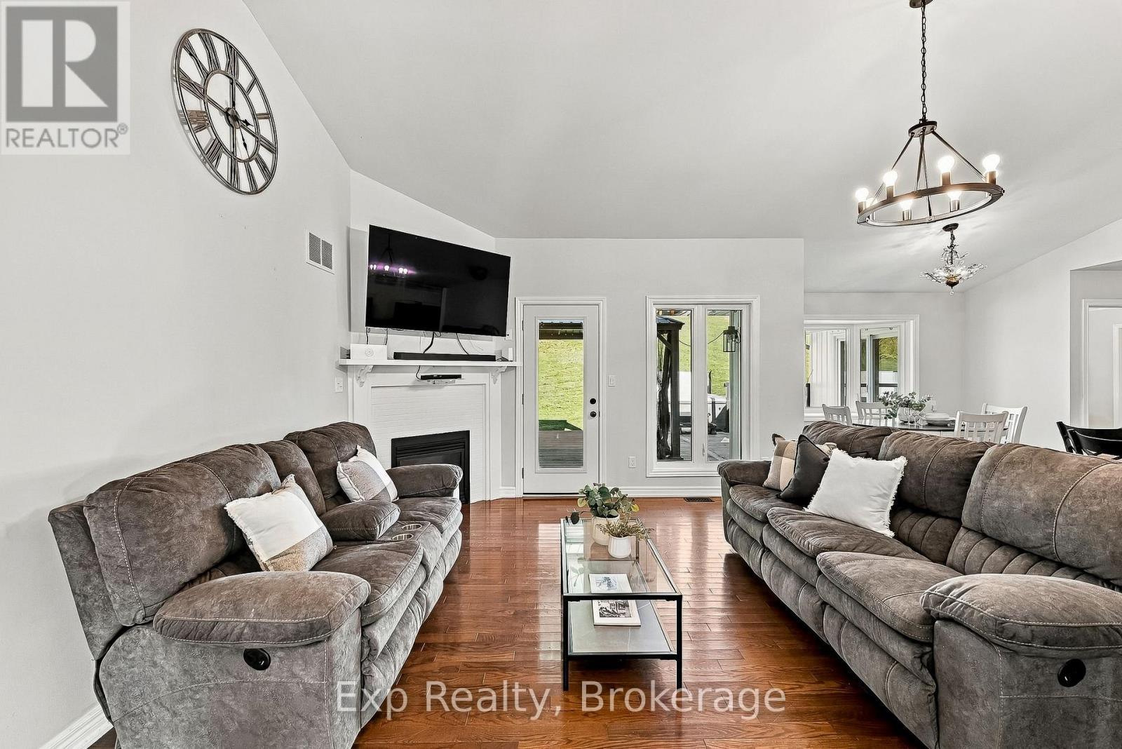 3835 Harwood Road Property Photo 10