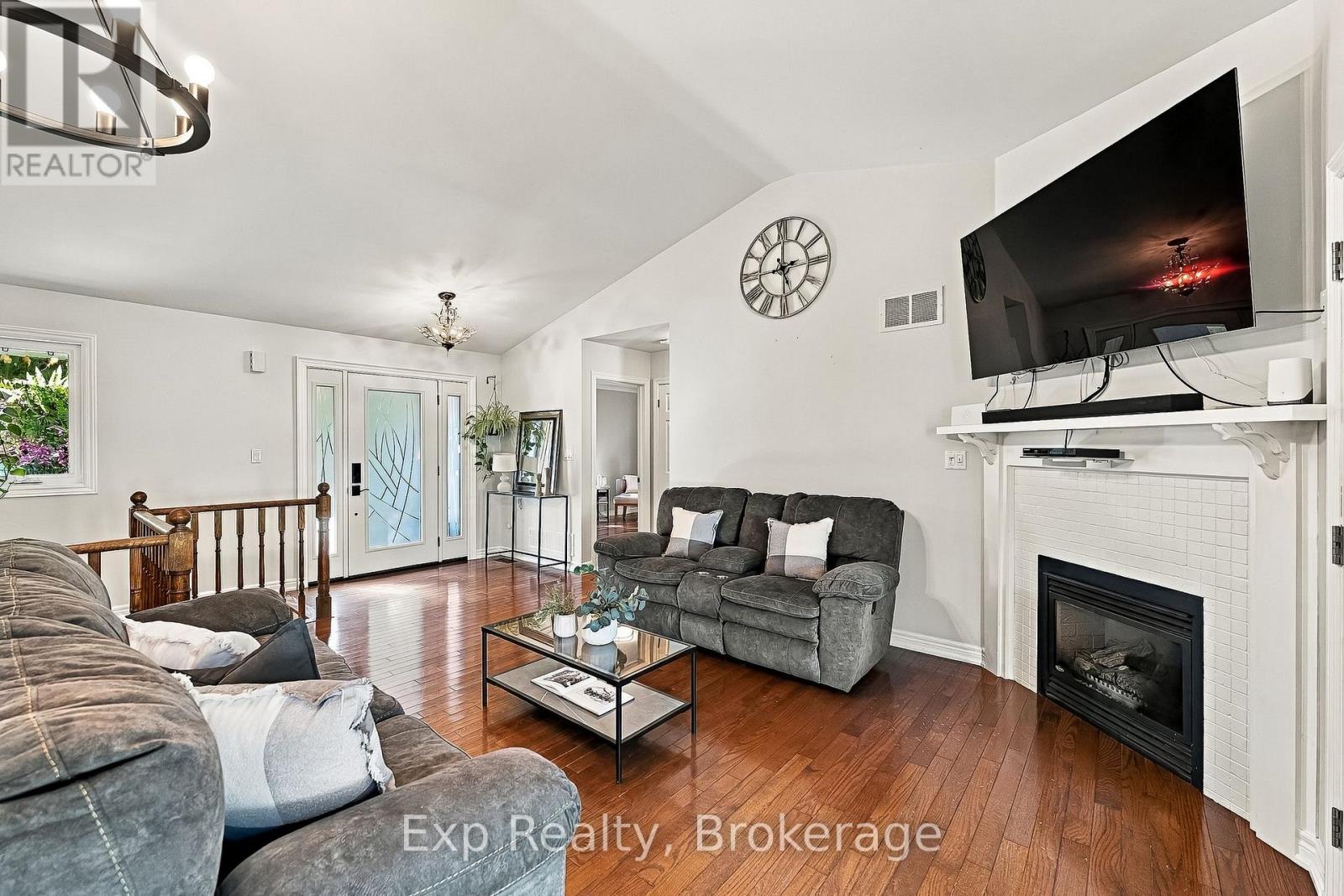3835 Harwood Road Property Photo 11