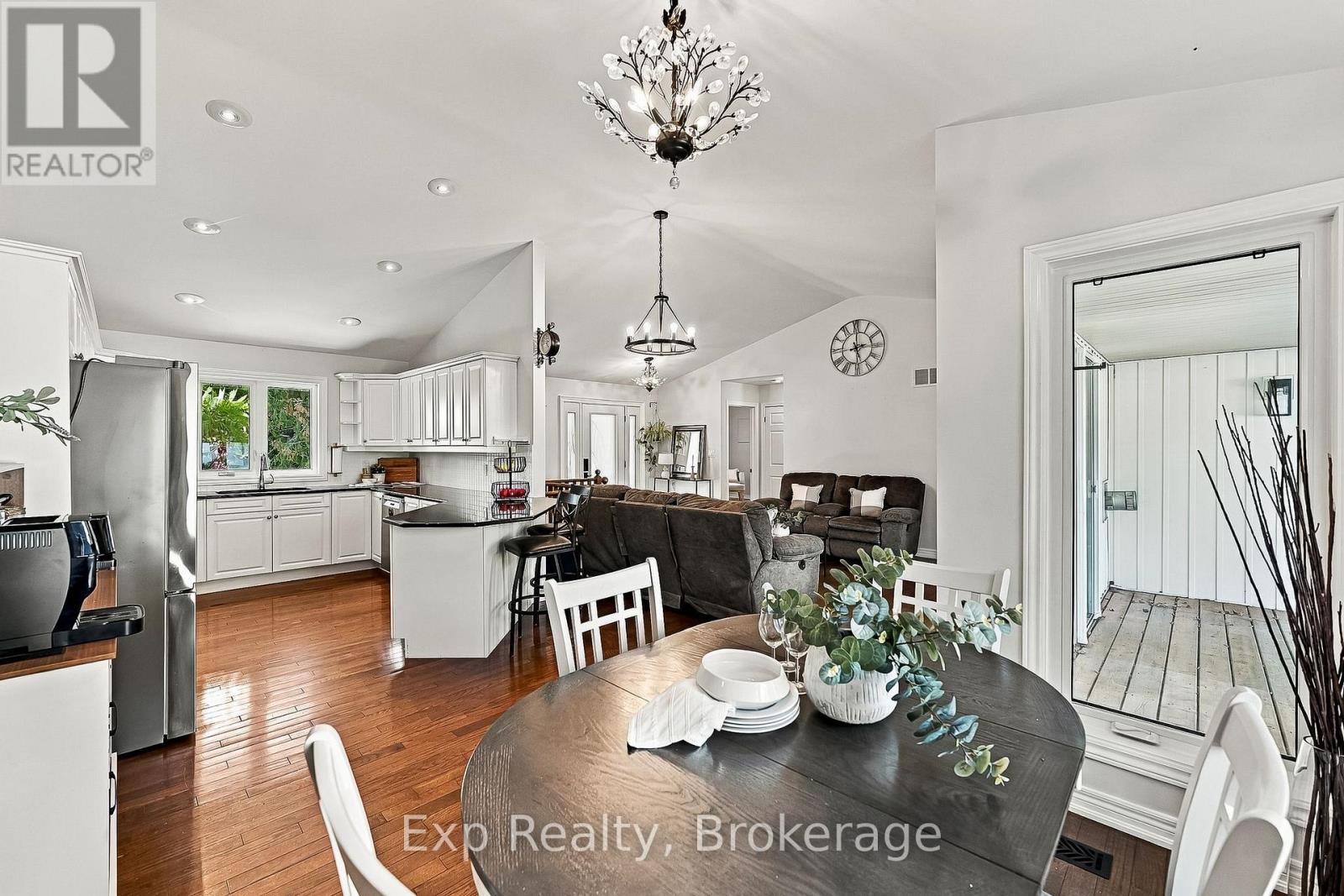 3835 Harwood Road Property Photo 14