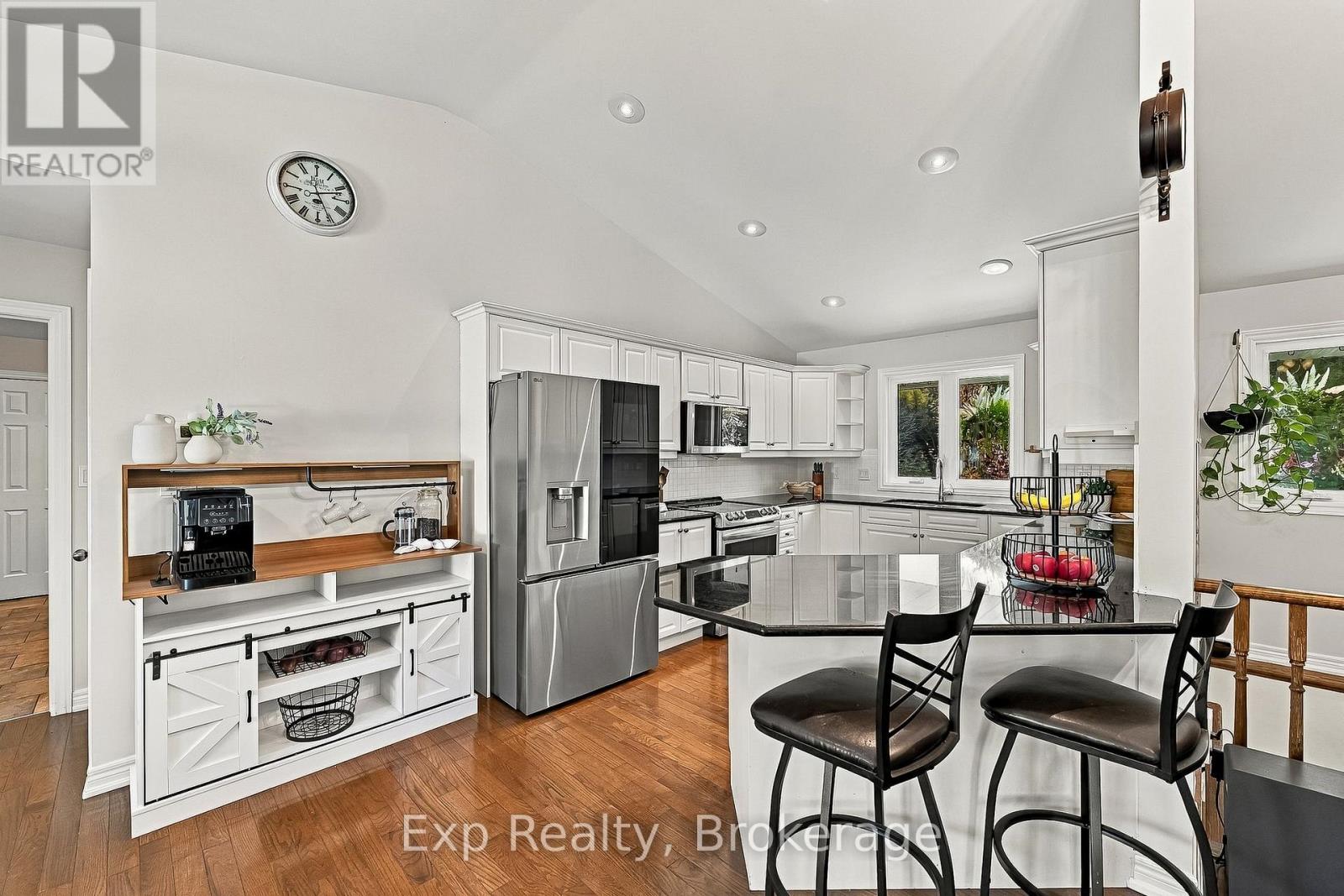3835 Harwood Road Property Photo 16