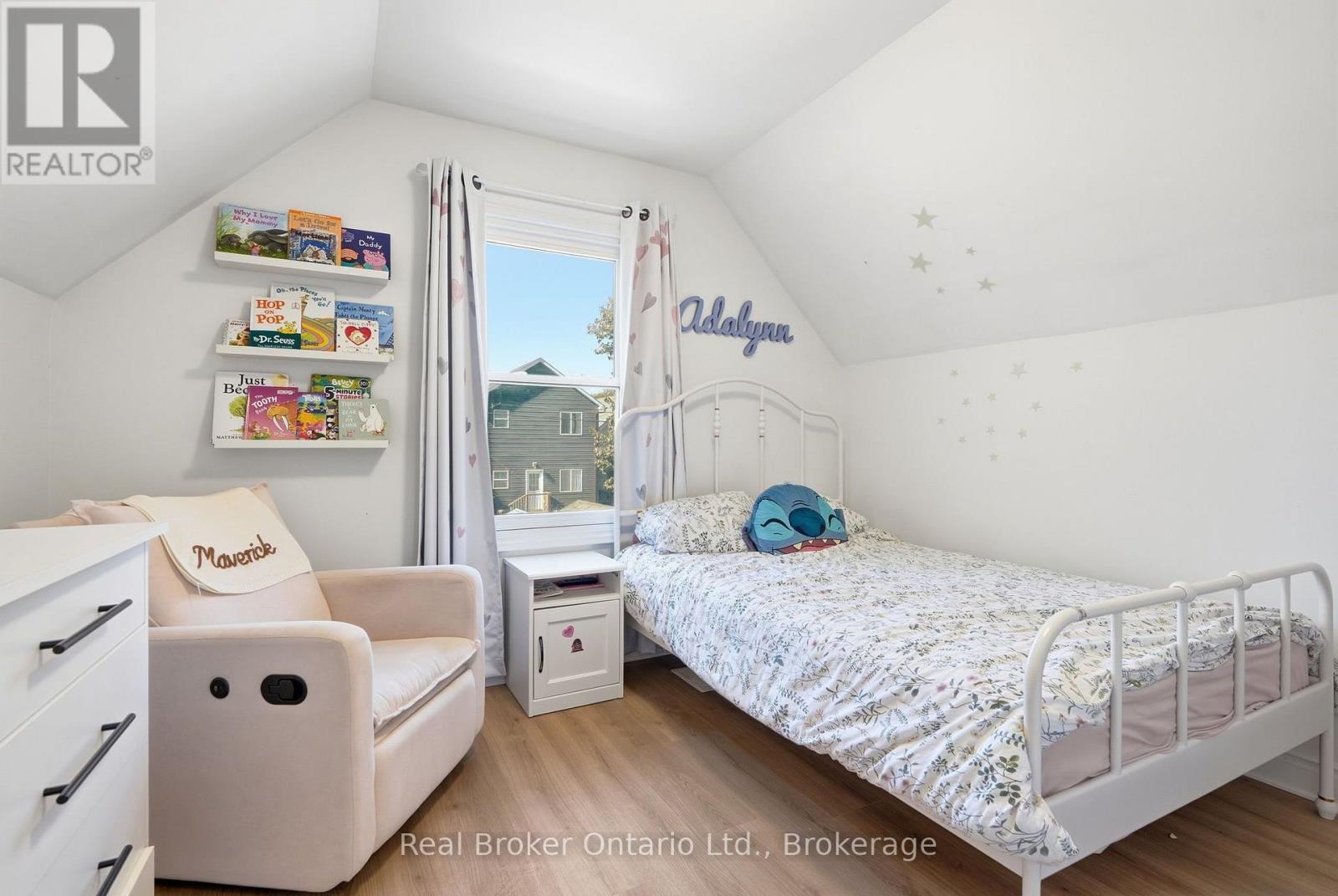 23 Barons Avenue N Property Photo 19