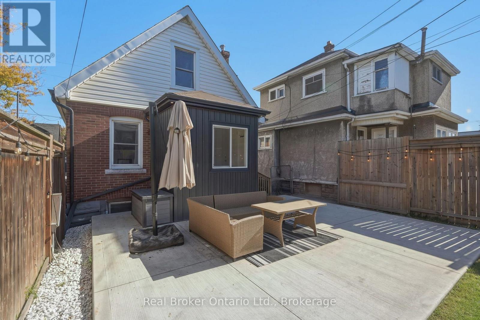 23 Barons Avenue N Property Photo 36